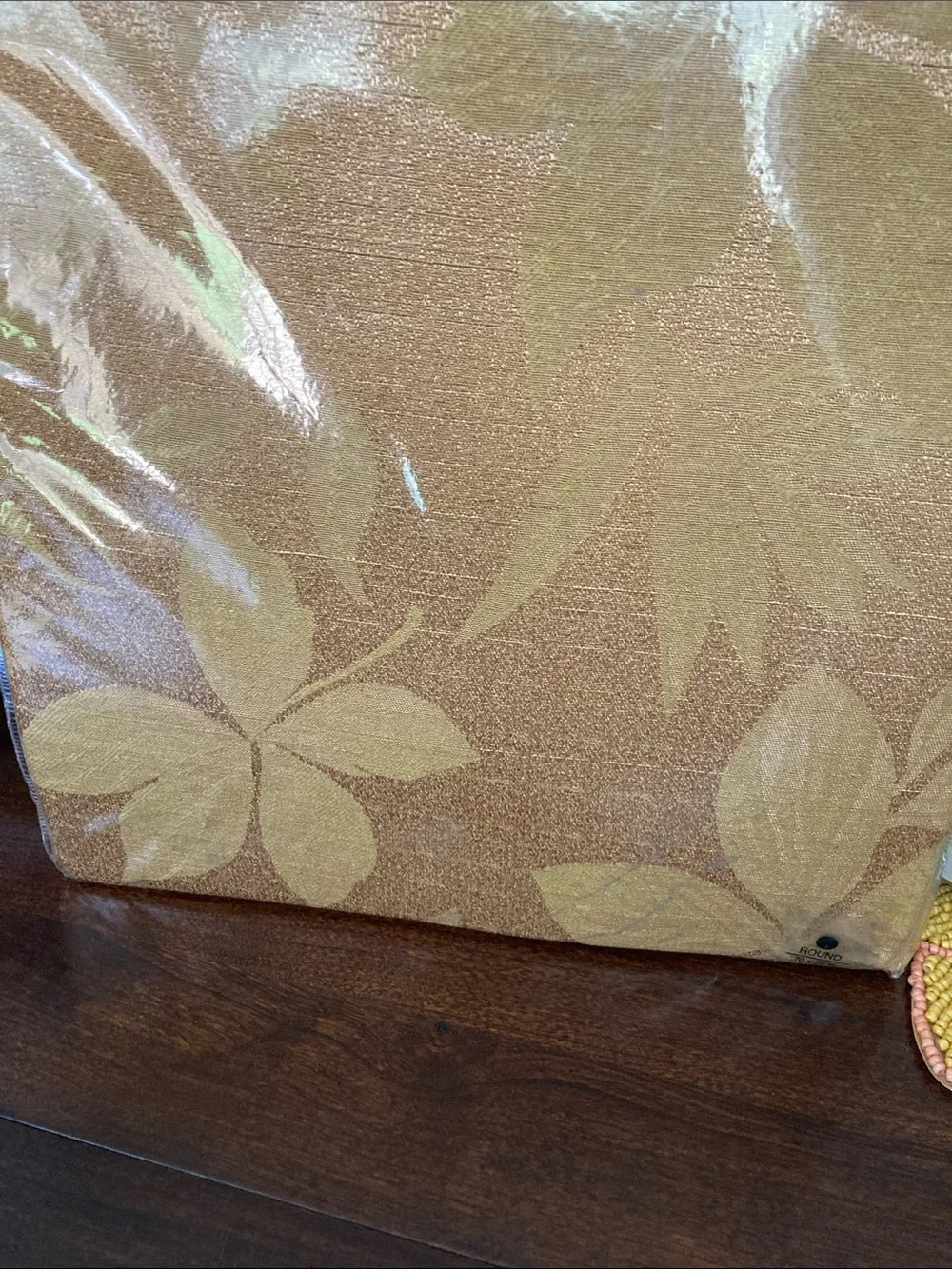 New round Vintage 50% silk 50% polyester gold leaves  Table cloth 70” round